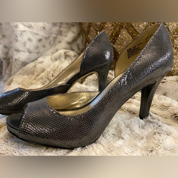 Anne Klein iFlex Womens Size 6.5 Silver Snakeskin Pattern Peep Toe Heels - Picture 5 of 12